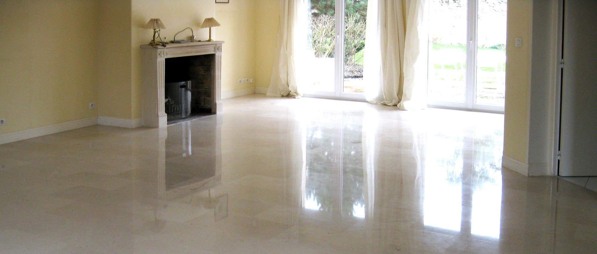 Rénovation d'un salon en marbre par ponçage et cristallisation